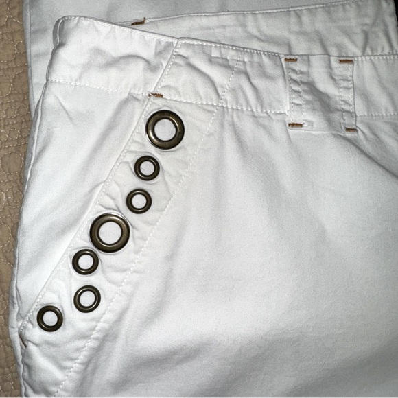 2b Bebe Grommet & Zip Accent White Cargo Capris, Sz 12 - Picture 6 of 12